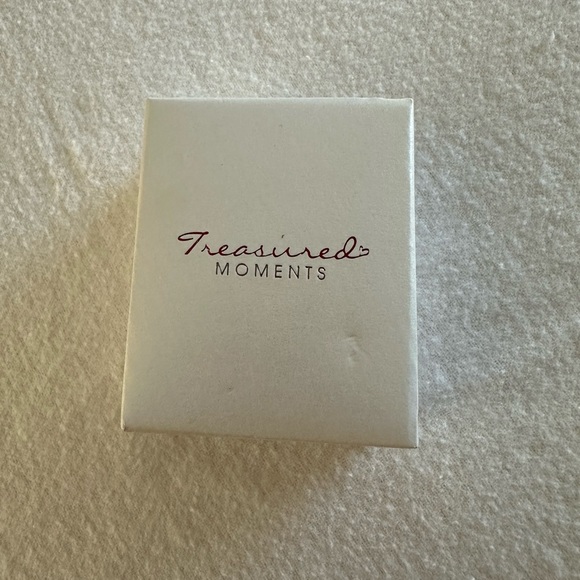 Treasured Moments Locket - Picture 5 of 5